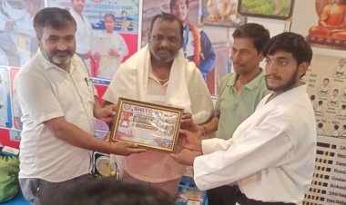 गोरखपुर के ग्रामीण खिलाड़ियों का राष्ट्रीय मंच पर जलवा: स्वर्ण जीतकर जापान पहुंचे ईशु पासवान, कराटे गुरु सेंसाई चंद्र प्रकाश मौर्य के सम्मान में उमड़ा जनसैलाब