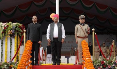 तिरंगे की शान में डूबा सूरत, प्रभारी मंत्री कनुभाई देसाई ने किया ध्वजारोहण; बोले—‘विकसित भारत@2047’ के संकल्प को साकार करने में गुजरात निभाएगा अग्रणी भूमिका