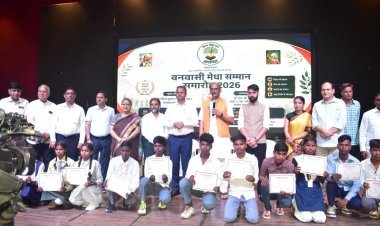 मेधा को सम्मान, शिक्षा को नई उड़ान: वनवासी समाज के मेधावी विद्यार्थियों का जिलाधिकारी ने बढ़ाया हौसला