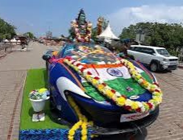 5 करोड़ की मैक्लॉरेन जैसी कांवड़ बनी आकर्षण का केंद्र, डमी स्पोर्ट्स कार में विराजे भोलेनाथ; 8 लाख में तैयार हुई अनोखी भक्ति की मिसाल