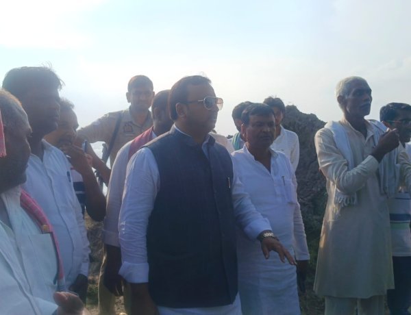 सरयू की लहरों में डूबता देवरांचल, कटान के बीच पहुंचे विधायक नफीस अहमद; सरकार पर साधा निशाना, ग्रामीणों को अब भी राहत का इंतजार
