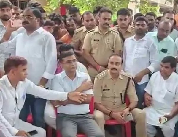 प्रतापगढ़ में हत्या के बाद 40 घंटे से नहीं उठा शव, थानेदार के निलंबन से बुलडोजर एक्शन तक की मांग