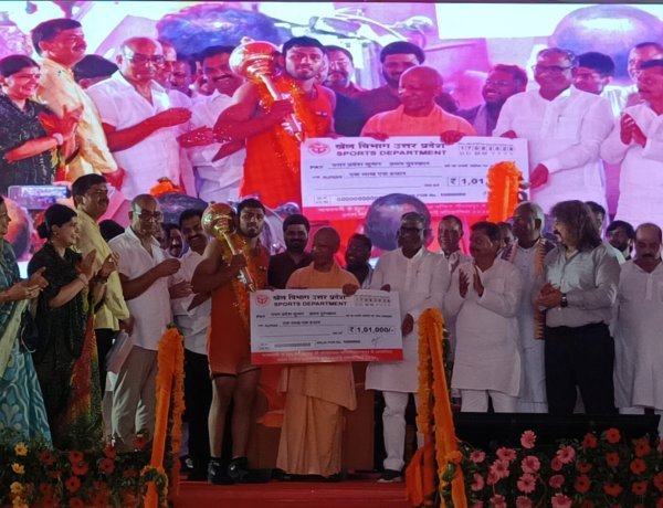 नागपंचमी पर गोरखनाथ मंदिर में गूंजी पहलवानों की हुंकार, मुख्यमंत्री योगी ने विजेताओं को किया सम्मानित