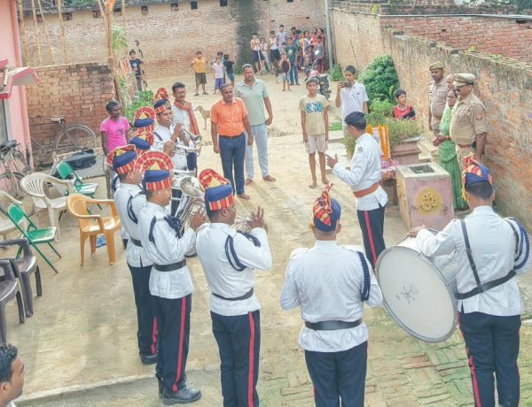 शहीद मनोज कुमार पाण्डेय की स्मृति में गूंजे देशभक्ति के स्वर, आजमगढ़ पुलिस बैंड ने राष्ट्रधुन से जगाया राष्ट्रप्रेम