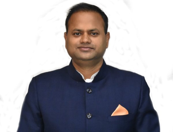 तीन महीने में 5,650 स्वयं सहायता समूहों का गठन, 94 हजार महिलाओं को जोड़ा गया—आजमगढ़ में ‘मातृ शक्ति’ से बदल रही ग्रामीण अर्थव्यवस्था
