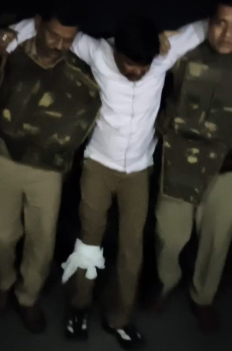 नौकरी का झांसा देकर महिला से आभूषण झपटने वाला शातिर अपराधी मुठभेड़ में घायल, गिरफ्तार; सुनार भी दबोचा गया