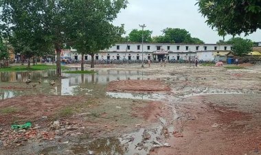 नगर पंचायत उरुवा बाजार की बदहाली से जनता परेशान, जलभराव और कीचड़ ने बढ़ाई मुश्किलें