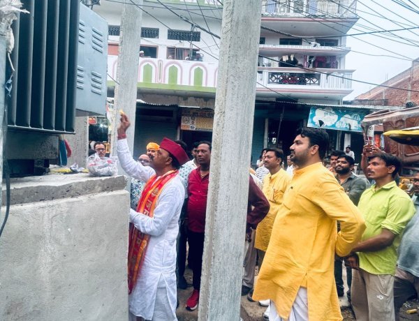 250 केवी का नया ट्रांसफार्मर लगने से कस्बेवासियों ने ली राहत की सांस
