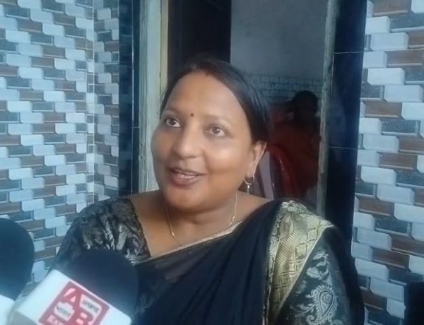 10 साल के विकास पर सवाल! सपा नेत्री विमला ने विधायक नफीस अहमद को घेरा, बोलीं—‘देवारा आज भी बुनियादी सुविधाओं से दूर’