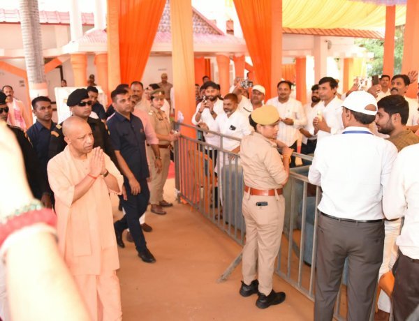 आजमगढ़ पहुंचे मुख्यमंत्री योगी आदित्यनाथ: विनोद राय के आवास पर दिवंगत माता जमुरता देवी को दी भावभीनी श्रद्धांजलि