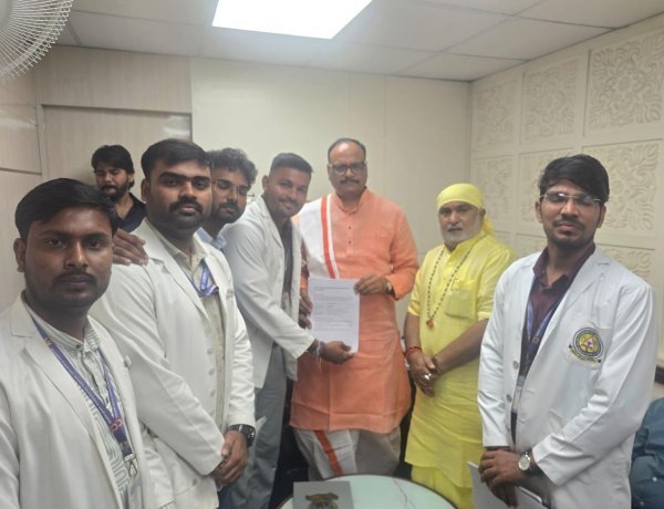 मानदेय में भारी अंतर से नाराज आयुष चिकित्सक, डिप्टी सीएम को सौंपा ज्ञापन
