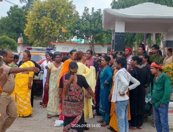 बड़हलगंज कोतवाली में जुटे करीब 400 किन्नर, क्षेत्र बंटवारे को लेकर दो गुट आमने-सामने
