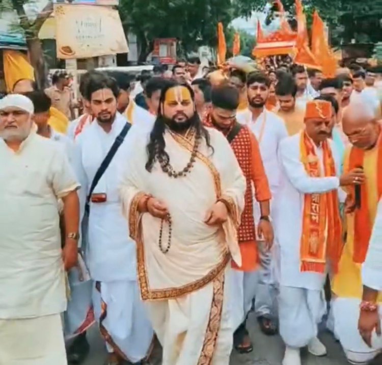 महामंडलेश्वर स्वामी कृष्णानंद गिरि के सम्मान में निकली भव्य शोभायात्रा