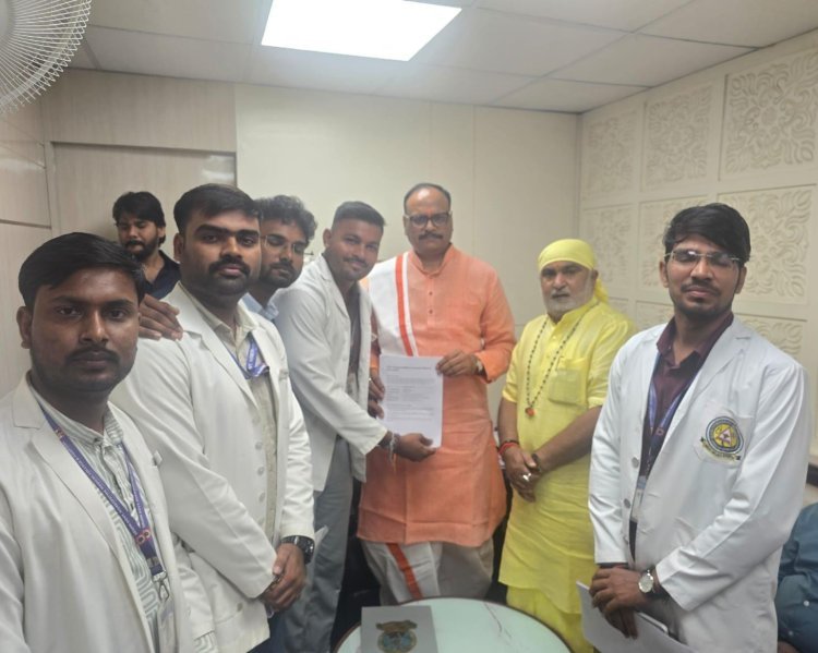 मानदेय में भारी अंतर से नाराज आयुष चिकित्सक, डिप्टी सीएम को सौंपा ज्ञापन