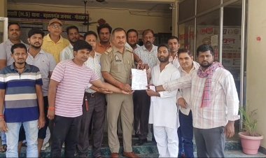 आपत्तिजनक गीत के विरोध में नाई समाज ने थाने में सौंपा ज्ञापन
