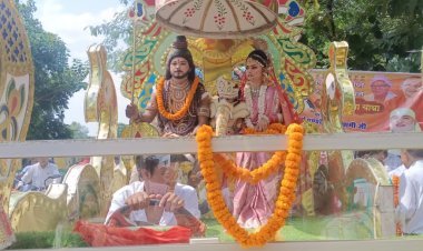 सरयू तट पर गूंजे वैदिक मंत्र, भव्य कलश यात्रा के साथ पितृ तृप्ति रुद्र महायज्ञ का शुभारंभ