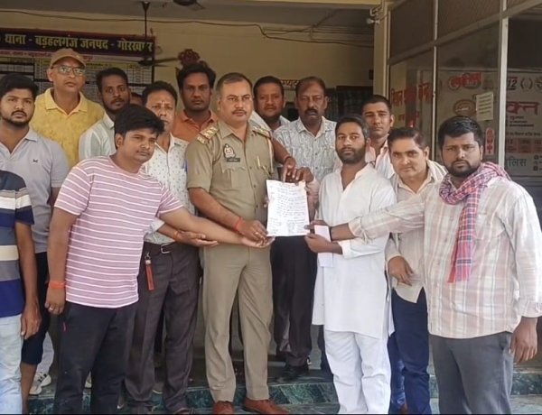आपत्तिजनक गीत के विरोध में नाई समाज ने थाने में सौंपा ज्ञापन