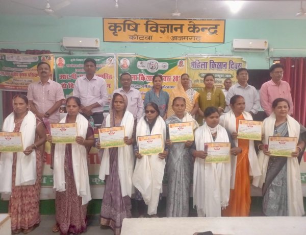 आजमगढ़ में महिला किसान दिवस: 154 महिला कृषकों और उद्यमियों ने लिया हिस्सा, उत्कृष्ट कार्य करने वाली 8 महिलाएं सम्मानित