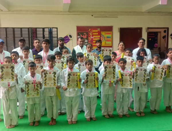 गोरखपुर में कराटे का दम, नन्हे खिलाड़ियों ने दिखाया आत्मविश्वास और अनुशासन का जज्बा