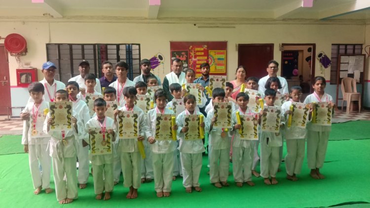 गोरखपुर में कराटे का दम, नन्हे खिलाड़ियों ने दिखाया आत्मविश्वास और अनुशासन का जज्बा
